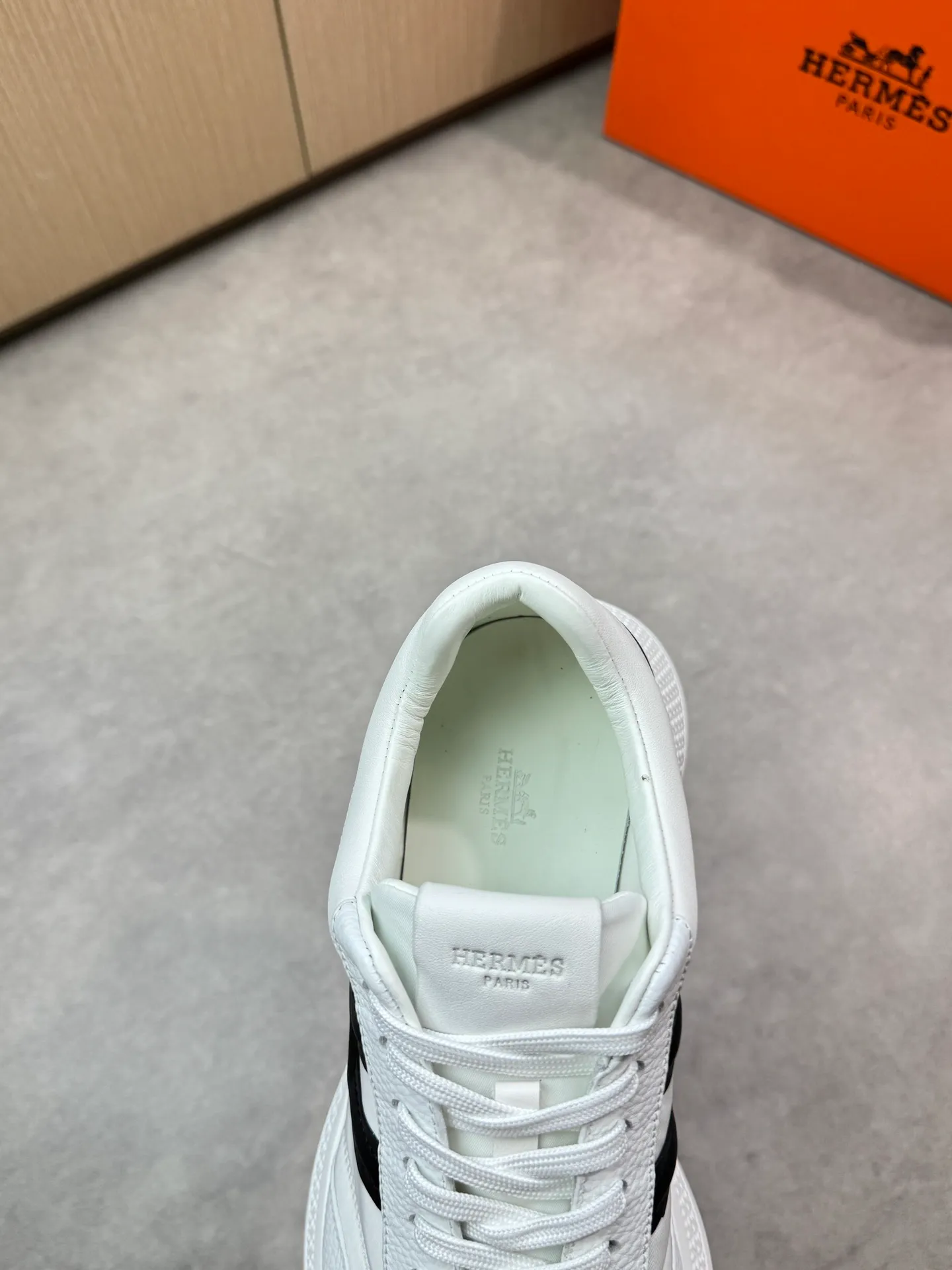[HERMES] Hermès men's shoes 💰520💰 - high-end quality original items 🔍🔍🔍 casual sports shoes - upper: 🔝 pebbled calfskin, brand high mercerized canvas, body sewn with brand ´H´ totem, tongue brand logo cloth label - lining: water-dyed cowhide -Outsole: Ultra-light T men's shoes 💰U foam·rubber; two-color molded outsole -Ultra-high quality control·Fine workmanship: highlighted (high-end·luxury·grade) -Size: 39-44 (38, 45, can be customized)